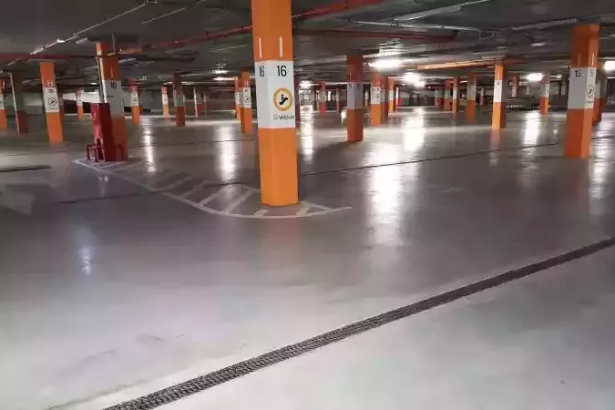odpływ liniowy na parkingu podziemnym